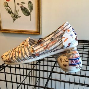 ✨MOVING SALE✨ White Floral Bobs from Sketchers